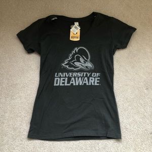 NWT. University of Delaware Women’s Vneck T-shirt.